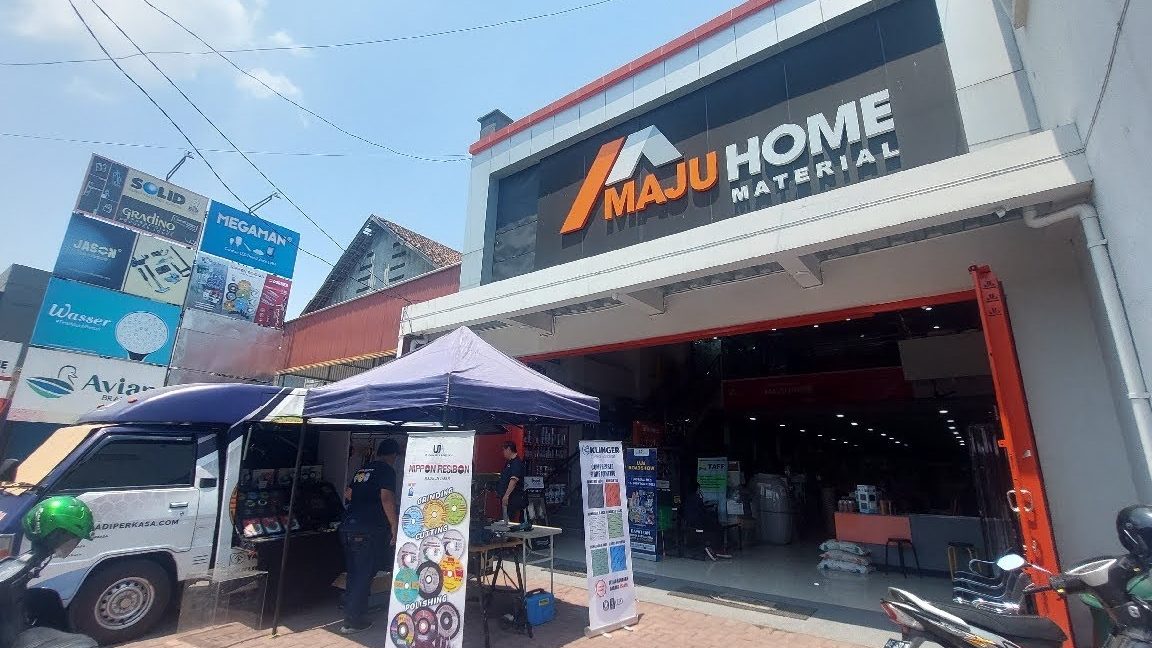 kedai besi kota maju